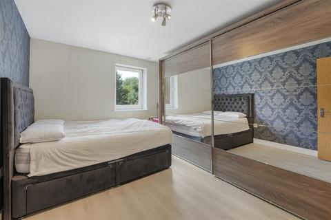 11 Greenview Drive, Raynes Park, London, SW20 9DS