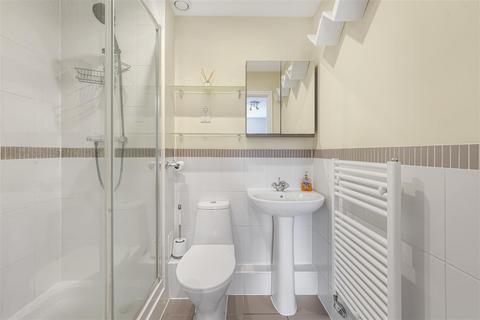 11 Greenview Drive, Raynes Park, London, SW20 9DS
