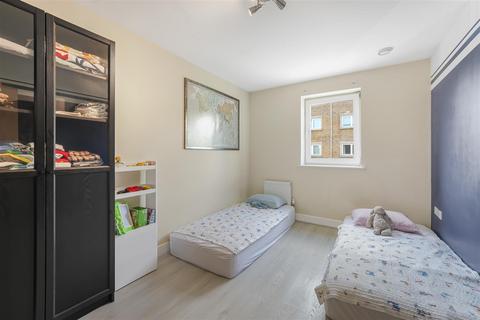 11 Greenview Drive, Raynes Park, London, SW20 9DS