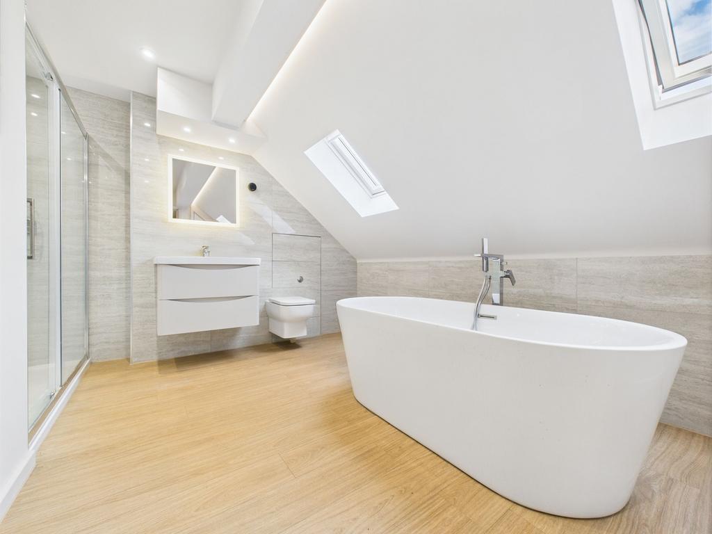 Bathroom (Top Floor