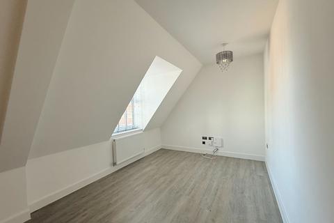 2 bedroom apartment for sale, Flat 68 Royal House Princes Gate 2-6, Homer Road