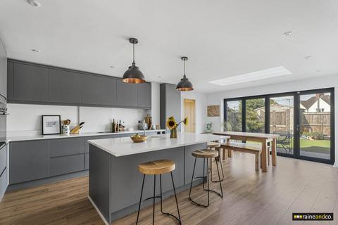 4 bedroom end of terrace house for sale, High Street, Codicote, Hitchin, Herts, SG4