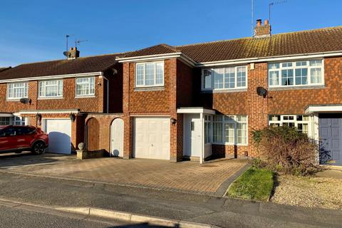 Oundle Drive, Moulton, NN3 7DD