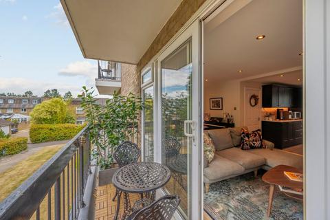 2 bedroom apartment for sale, Woodsome Lodge, Weybridge, KT13