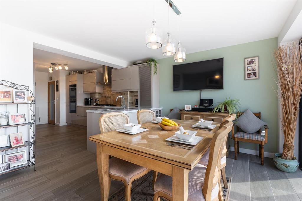 Kitchen diner-2.jpg