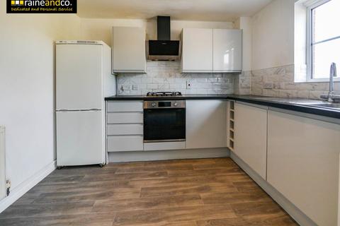 2 bedroom flat for sale, St Lukes Court, Hatfield