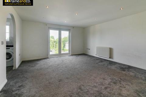2 bedroom flat for sale, St Lukes Court, Hatfield