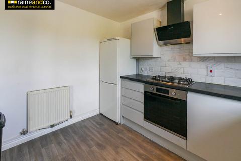 2 bedroom flat for sale, St Lukes Court, Hatfield