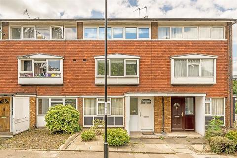 2 bedroom flat for sale, Southbourne Gardens, London SE12