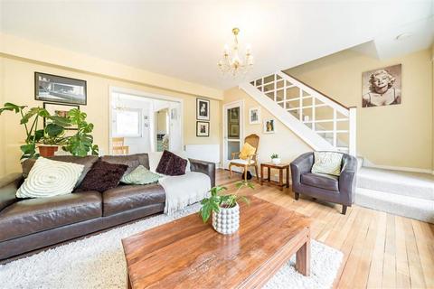 2 bedroom flat for sale, Southbourne Gardens, London SE12