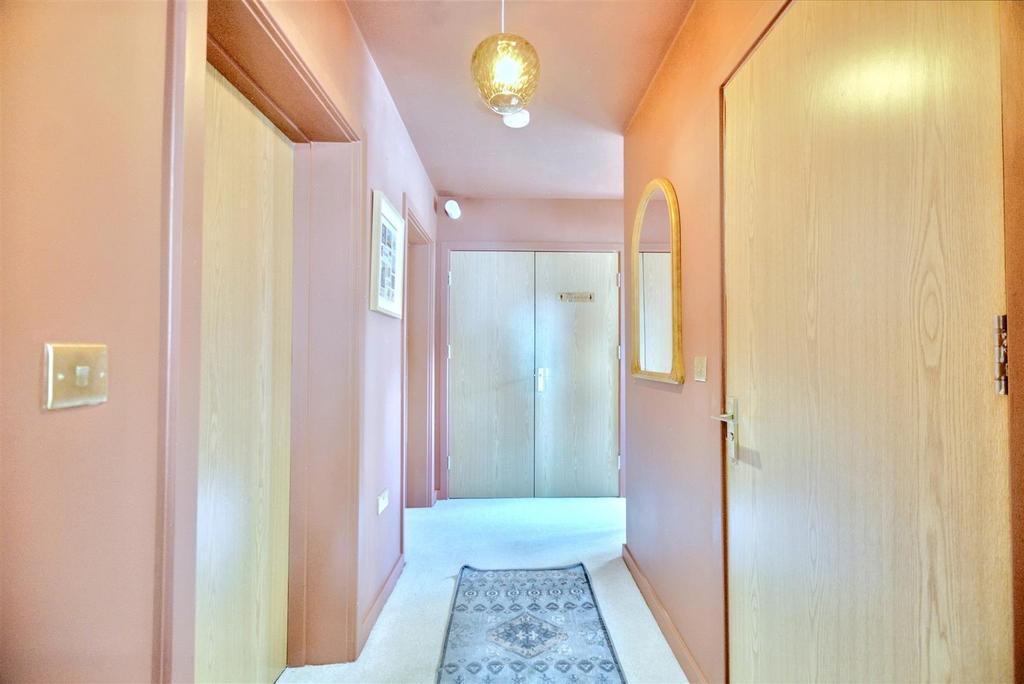 Hallway 2.jpeg