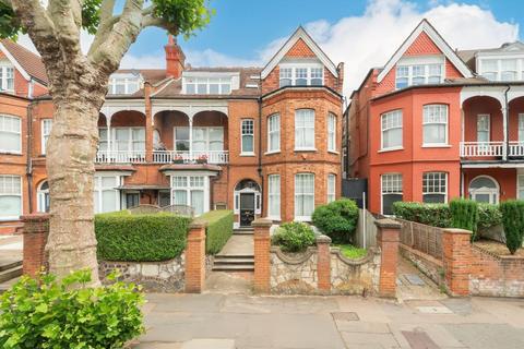 Queens Avenue, London N10
