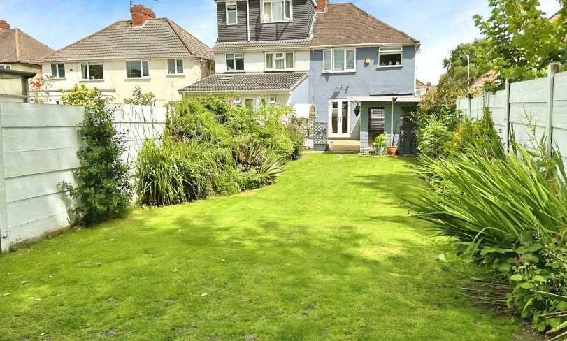 Generous REAR GARDEN