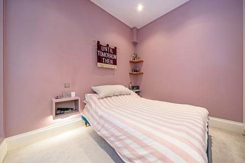 2 bedroom flat for sale, Kinnoul Road, London W6