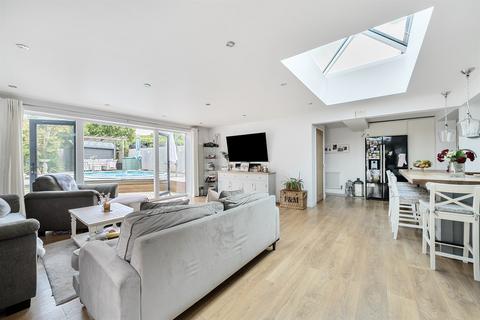 14 Fryern Close, Storrington, Pulborough, RH20 4PJ