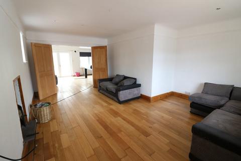 3 bedroom end of terrace house for sale, Wolverham Road, Cheshire CH65