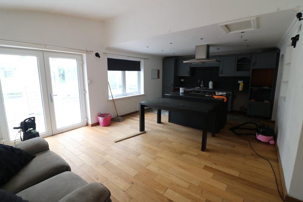 Kitchen/Dining
