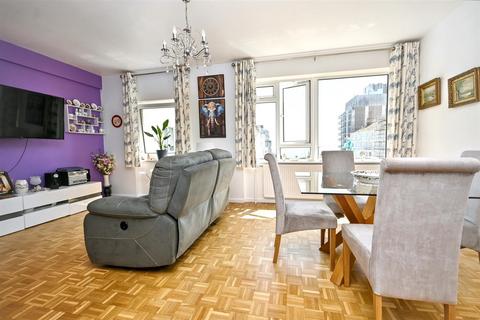 2 bedroom flat for sale, Chiswick Place, Eastbourne