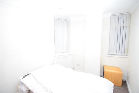 2 bedroom flat to rent, Grahamsley Street, Gateshead