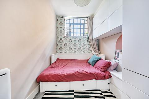 Flat 6, Alexander House, 24 Godman Road, London, SE15 3SZ