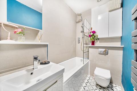 Flat 6, Alexander House, 24 Godman Road, London, SE15 3SZ