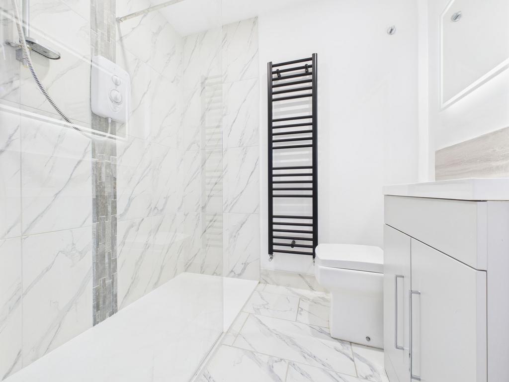 En-suite (Bedroom One)