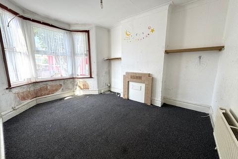 2 bedroom flat for sale, Rectory Road, Manor Park, London, E12