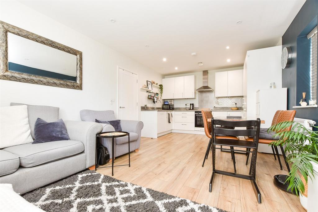 Lounge/Kitchen