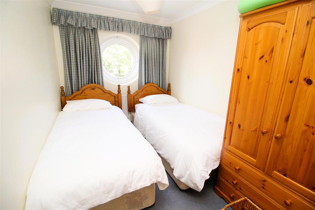 Bed 3 .JPG