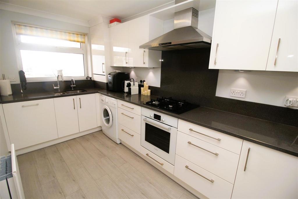 Kitchen 4.JPG