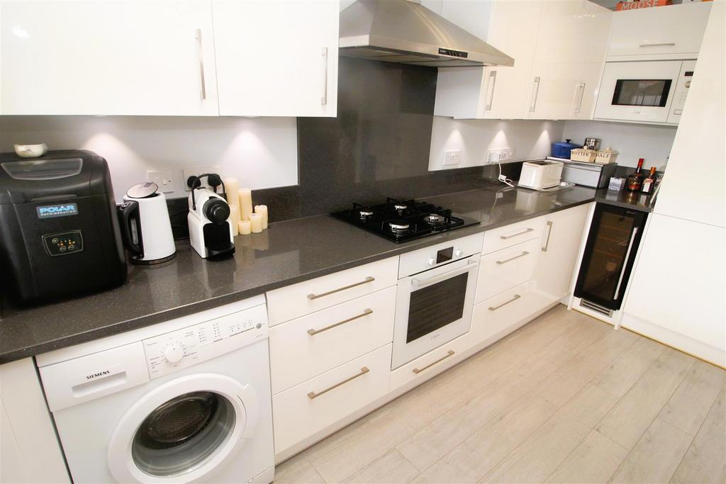 Kitchen 1 .JPG