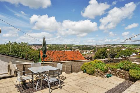 4 bedroom semi-detached house for sale, Penceiliogi, Llanelli