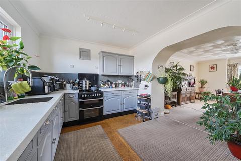 4 bedroom semi-detached house for sale, Penceiliogi, Llanelli