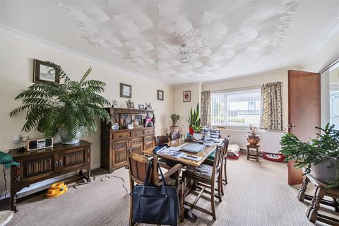 4 bedroom semi-detached house for sale, Penceiliogi, Llanelli