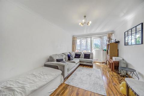 3 bedroom flat for sale, Musbury Street, London E1