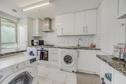 3 bedroom flat for sale, Musbury Street, London E1