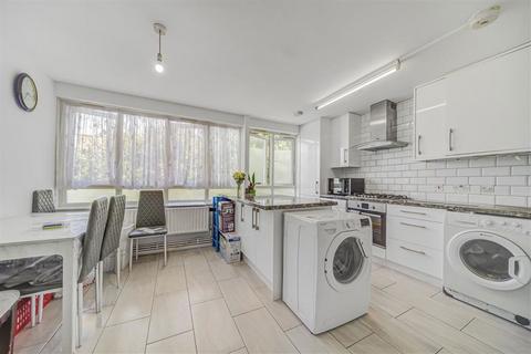 3 bedroom flat for sale, Musbury Street, London E1