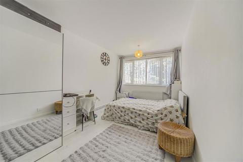 3 bedroom flat for sale, Musbury Street, London E1