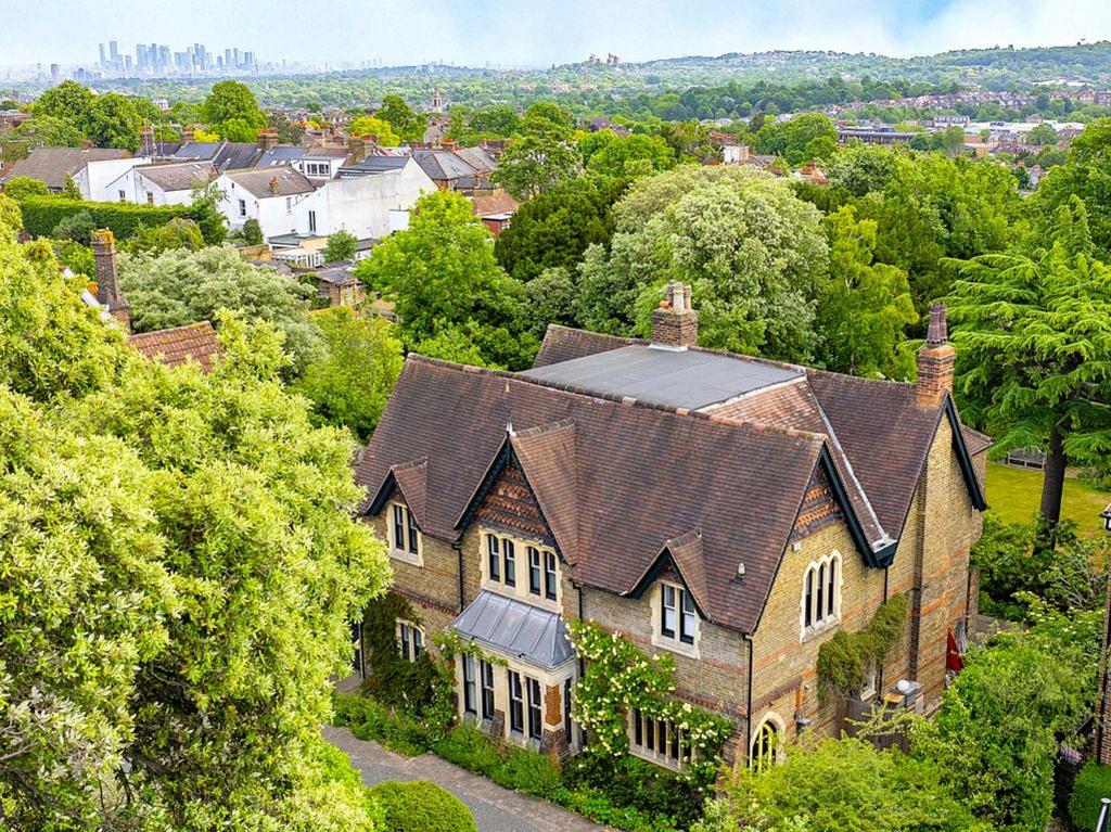 Leigham Court Road, London SW16 - View 2