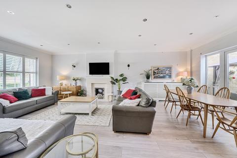 4 Adamson Way, Beckenham, BR3 3GP