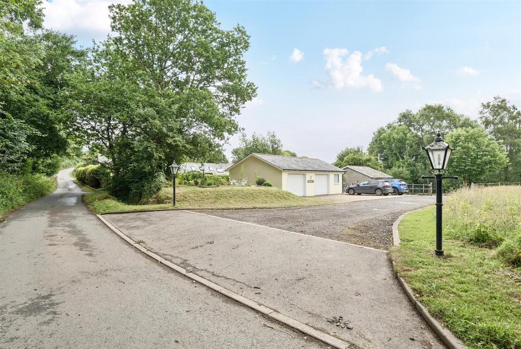 Approach to House