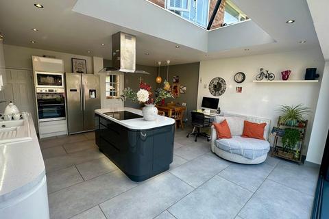 4 Hampton Dene Road, Hereford, HR1 1UX