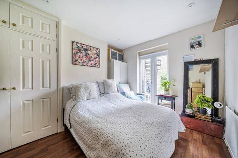 2 bedroom flat for sale, Rosebury Road, Sands End, London, SW6