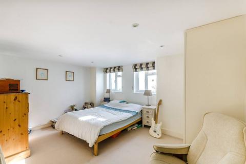 2 bedroom flat for sale, Rosebury Road, Sands End, London, SW6