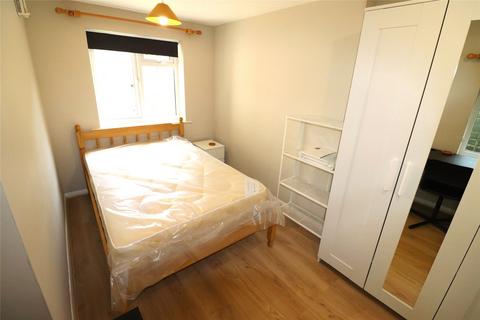 2 bedroom maisonette to rent, High Street, Twerton, Bath, BA2