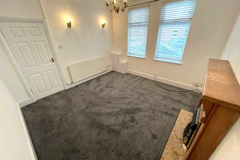 3 bedroom detached house to rent, Halls Road, Stapleford NG9