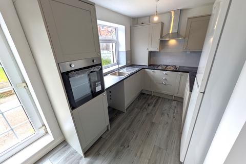 3 bedroom detached house to rent, Halls Road, Stapleford NG9