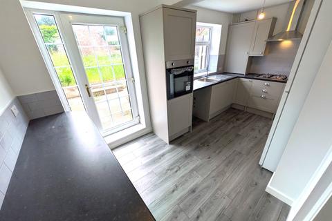 3 bedroom detached house to rent, Halls Road, Stapleford NG9