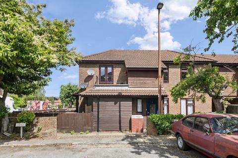 5 Chadwick Close, London, W7 1PR