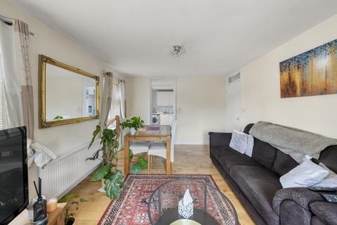 5 Chadwick Close, London, W7 1PR